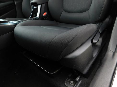 Used 2022 Toyota Corolla LE FWD image 15
