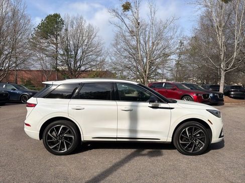 Used 2023 Lincoln Corsair Grand Touring image 6