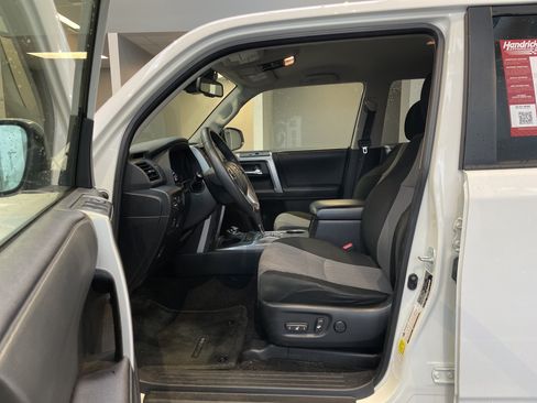 Used 2021 Toyota 4Runner SR5 AWD/4WD image 17
