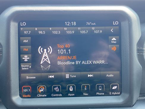Used 2022 Jeep Wrangler Unlimited Sahara w/ Cold Weather Group AWD/4WD image 13
