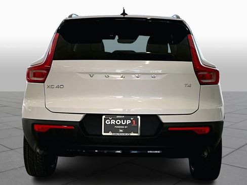 Certified 2022 Volvo XC40 T4 R-Design w/ Advanced Package image 4