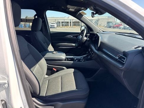 Used 2024 Chevrolet Traverse LT FWD image 8