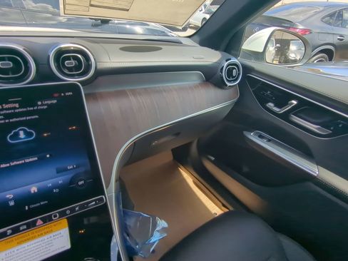 New 2025 Mercedes-Benz GLC 350e 4MATIC image 4