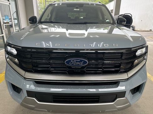 New 2025 Ford Expedition Platinum w/ Driver's Package image 9