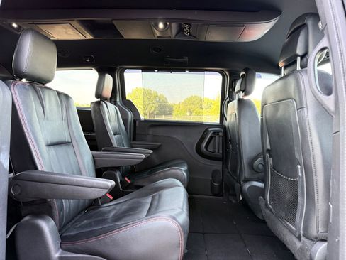 Used 2019 Dodge Grand Caravan GT FWD image 19