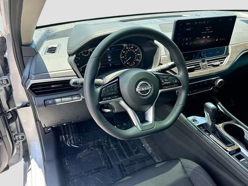 Certified 2024 Nissan Altima 2.5 SV w/ SV Premium Package FWD image 8