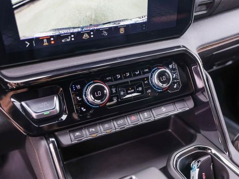 Used 2024 GMC Sierra 1500 AT4 w/ Technology Package image 21