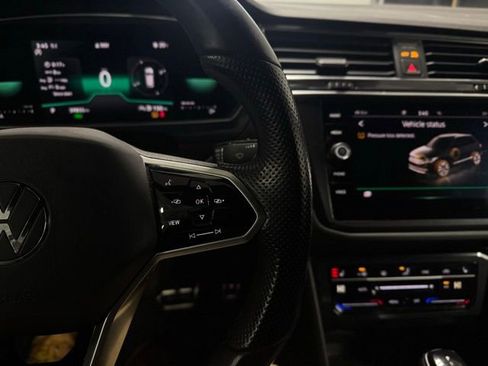 Used 2022 Volkswagen Tiguan SE R-Line image 27