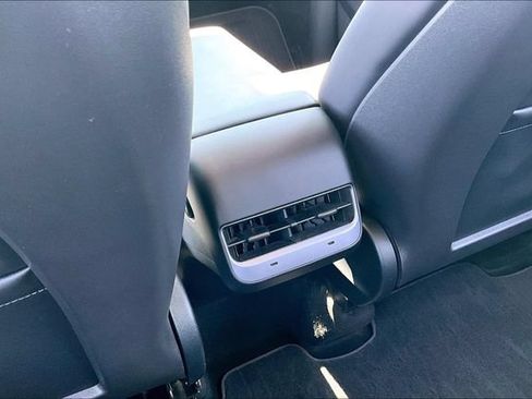 Used 2023 Tesla Model Y 2WD image 10