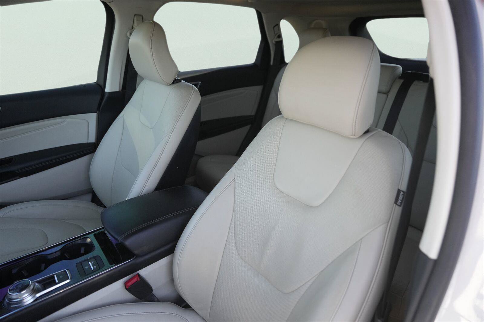 Used 2019 Ford Edge Titanium w/ Equipment Group 301A FWD image 10