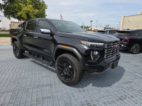 Used 2023 GMC Canyon Denali w/ Denali Black Edition AWD/4WD image 7