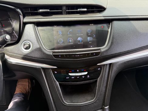 Used 2017 Cadillac XT5 Luxury image 16