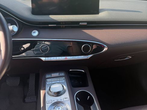 Used 2023 Genesis GV70 2.5T w/ Advanced Package image 10