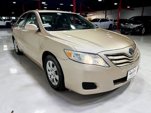Used 2011 Toyota Camry LE image 8