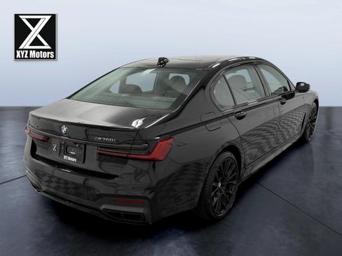 Used 2022 BMW M760i xDrive w/ Luxury Rear Seating Package AWD/4WD image 6