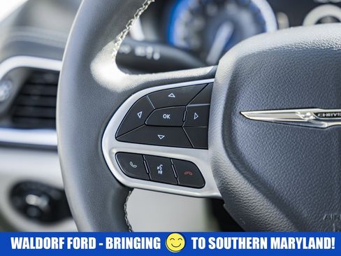 Used 2023 Chrysler Pacifica Limited image 31