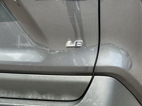 Used 2019 Toyota RAV4 LE FWD image 33