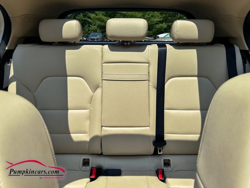 Used 2020 Mercedes-Benz GLA 250 4MATIC w/ Premium Package image 35