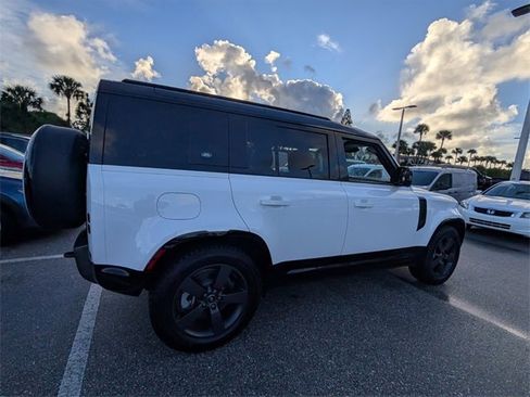 Used 2024 Land Rover Defender 110 X-Dynamic SE image 7