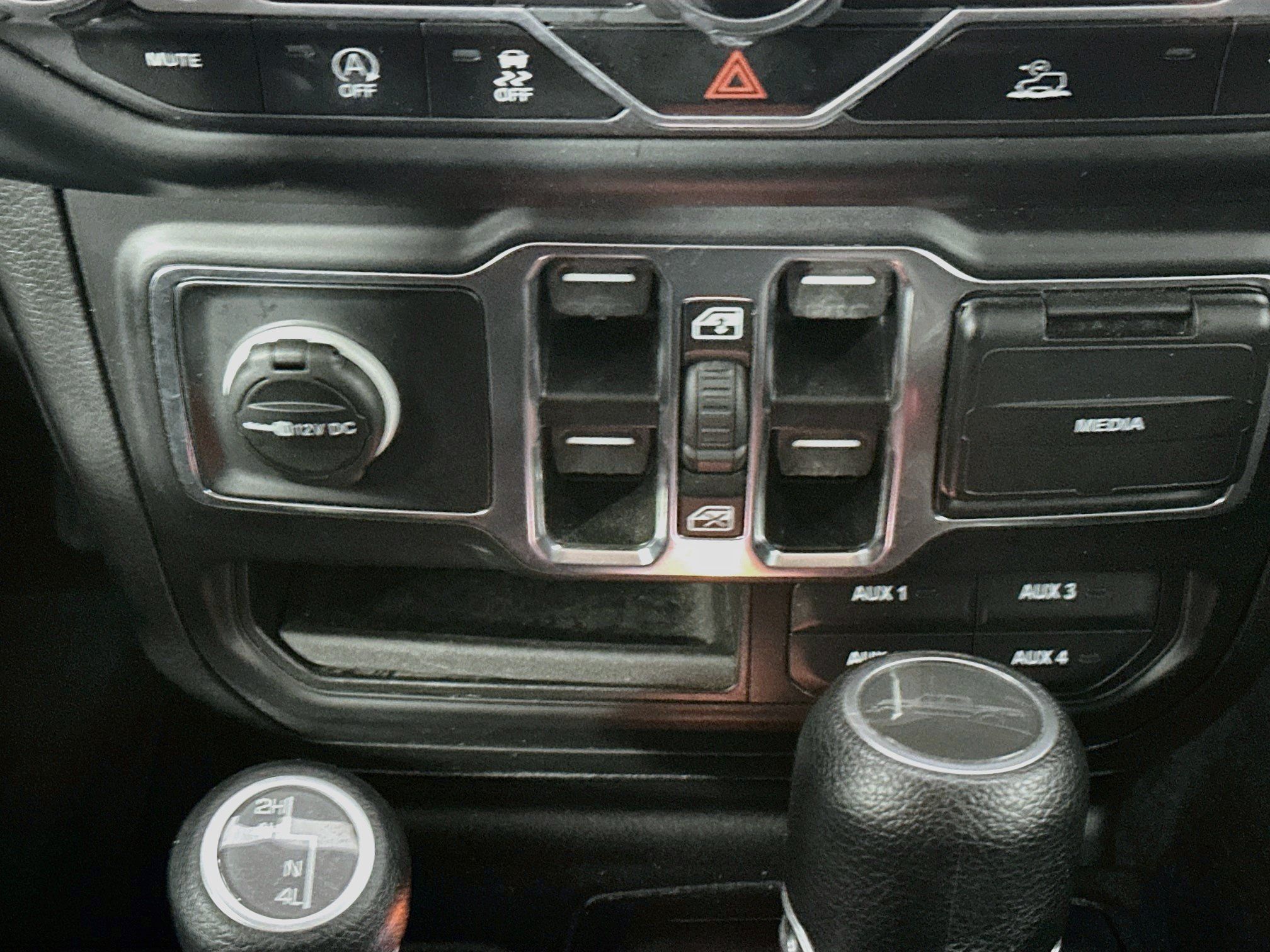 Used 2023 Jeep Gladiator Sport AWD/4WD image 25