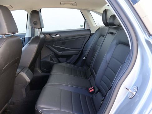 Used 2024 Volkswagen Jetta SE image 10