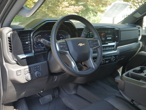 Used 2024 Chevrolet Silverado 3500 LT w/ Convenience Package AWD/4WD image 4