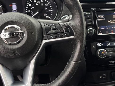 Used 2019 Nissan Rogue SV image 17