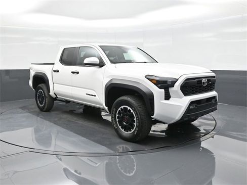 Used 2024 Toyota Tacoma TRD Off-Road image 22