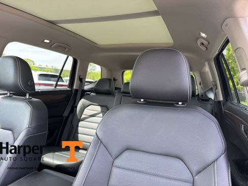 Used 2025 Volkswagen Atlas SEL image 12