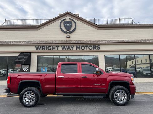Used 2019 GMC Sierra 2500 Denali w/ Duramax Plus Package image 2