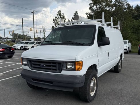 Used 2003 Ford E-250 and Econoline 250 RWD image 2