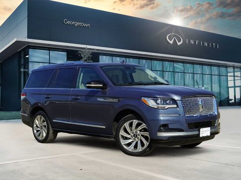 Used 2023 Lincoln Navigator Reserve image 1