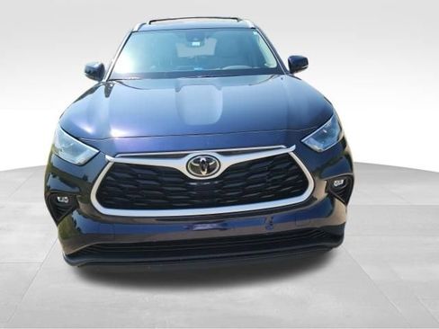 Used 2025 Toyota Highlander XLE FWD image 8