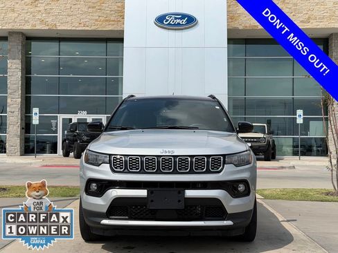 Used 2025 Jeep Compass Limited AWD/4WD image 2