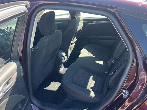 Used 2017 Ford Fusion SE image 19