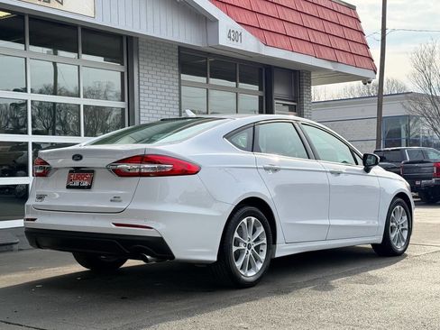 Used 2020 Ford Fusion SE image 3