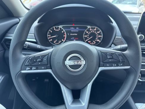 Used 2025 Nissan Altima 2.5 SV image 13