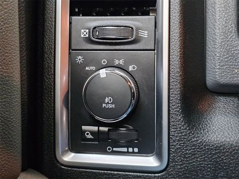 Used 2015 RAM 2500 Big Horn image 33