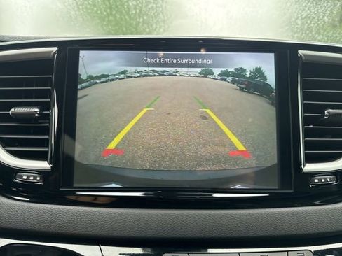 Used 2025 Chrysler Pacifica Select FWD image 34