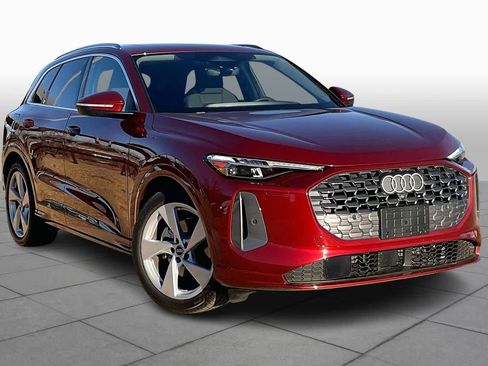 Certified 2025 Audi Q5 Prestige image 2