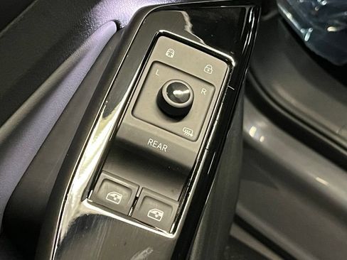 Used 2023 Volkswagen ID.4 Pro S RWD image 19
