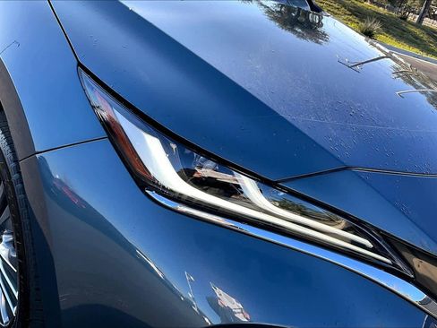 Used 2024 Toyota Venza Limited image 27