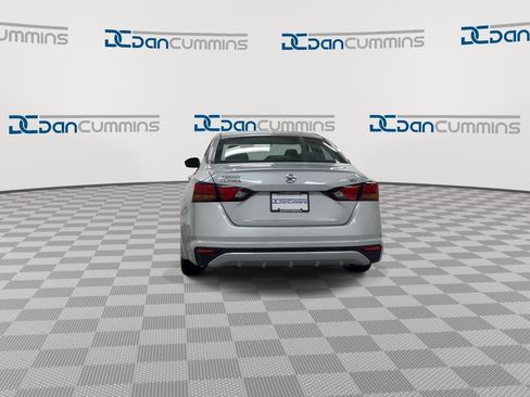 Used 2022 Nissan Altima 2.5 SV FWD image 7