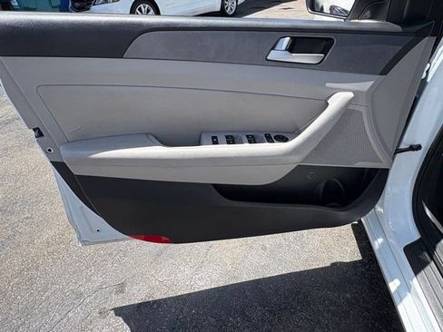 Used 2015 Hyundai Sonata SE w/ Option Group 09 FWD image 16