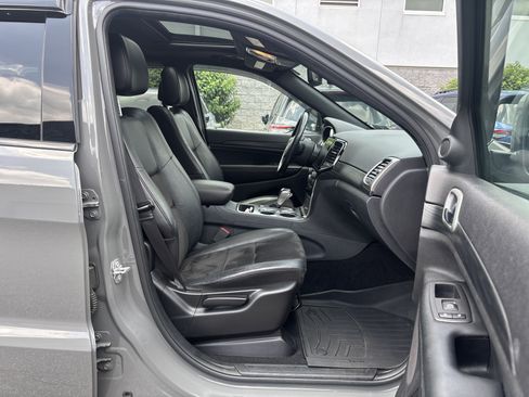 Used 2020 Jeep Grand Cherokee Altitude AWD/4WD image 25