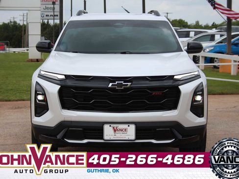 Used 2025 Chevrolet Equinox RS image 3