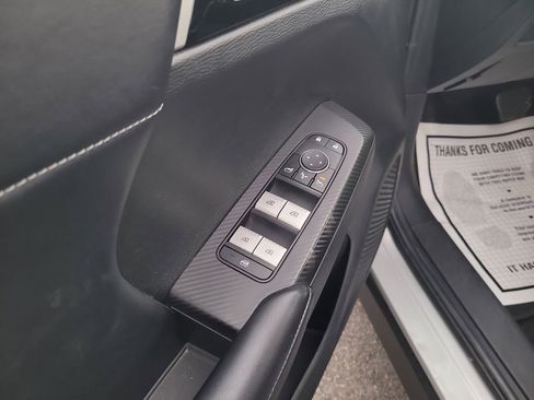 Used 2024 Mitsubishi Outlander AWD image 11