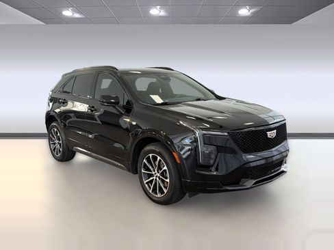 Used 2024 Cadillac XT4 Sport w/ Cold Weather Package FWD image 7