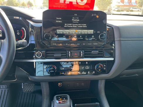 Used 2023 Nissan Pathfinder Platinum image 20