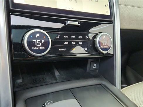 Used 2024 Land Rover Discovery Dynamic SE image 53